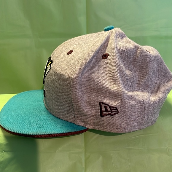 New Era Anaheim Ducks Old Logo SnapBack - Picture 2 of 5